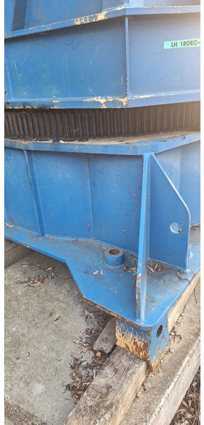 Liebherr 180EC-H 40m jib slewing part / good price - Башенный кран: фото 2 Liebherr 180EC-H 40m jib slewing part / good price - Башенный кран: фото 2