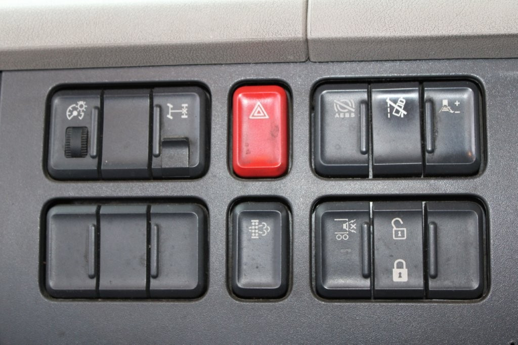 Тентованный грузовик DAF LF 260 FA: фото 9