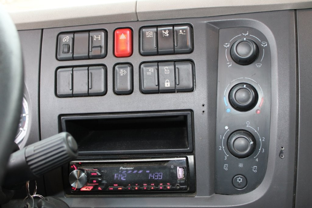 Тентованный грузовик DAF LF 260 FA: фото 10