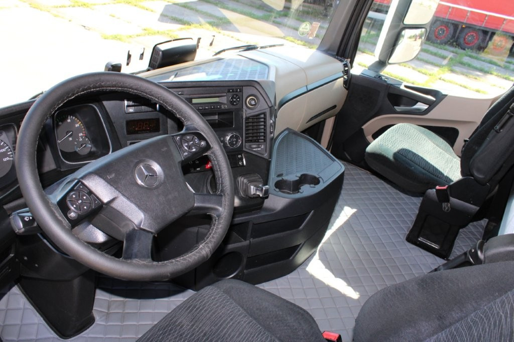Тягач Mercedes-Benz ACTROS 1845: фото 9