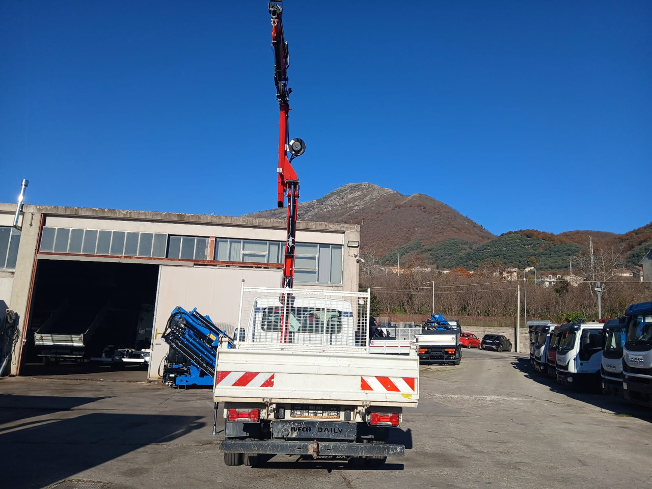 IVECO DAILY 35-120 - Автоманипулятор: фото 3 IVECO DAILY 35-120 - Автоманипулятор: фото 3