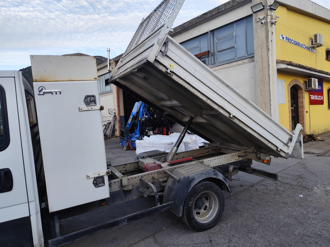 IVECO DAILY 35-140 - Малотоннажный самосвал, Грузопассажирский фургон: фото 2 IVECO DAILY 35-140 - Малотоннажный самосвал, Грузопассажирский фургон: фото 2