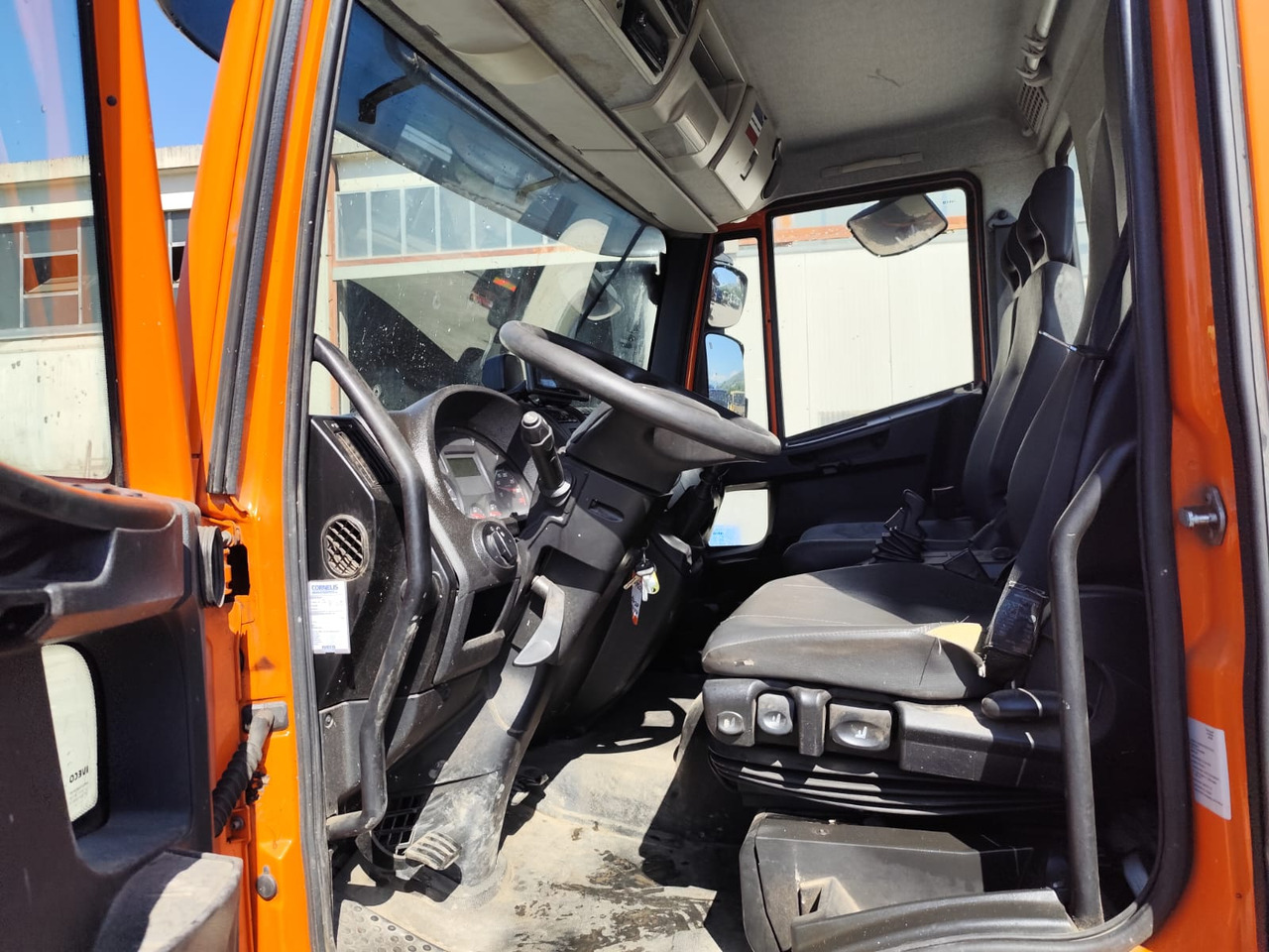 IVECO EUROCARGO 120-190L - Грузовик-шасси: фото 3 IVECO EUROCARGO 120-190L - Грузовик-шасси: фото 3