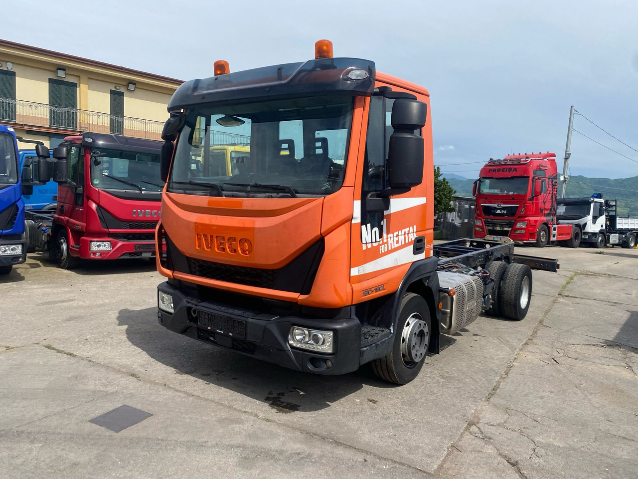 IVECO EUROCARGO 120-90L - Грузовик-шасси: фото 1 IVECO EUROCARGO 120-90L - Грузовик-шасси: фото 1