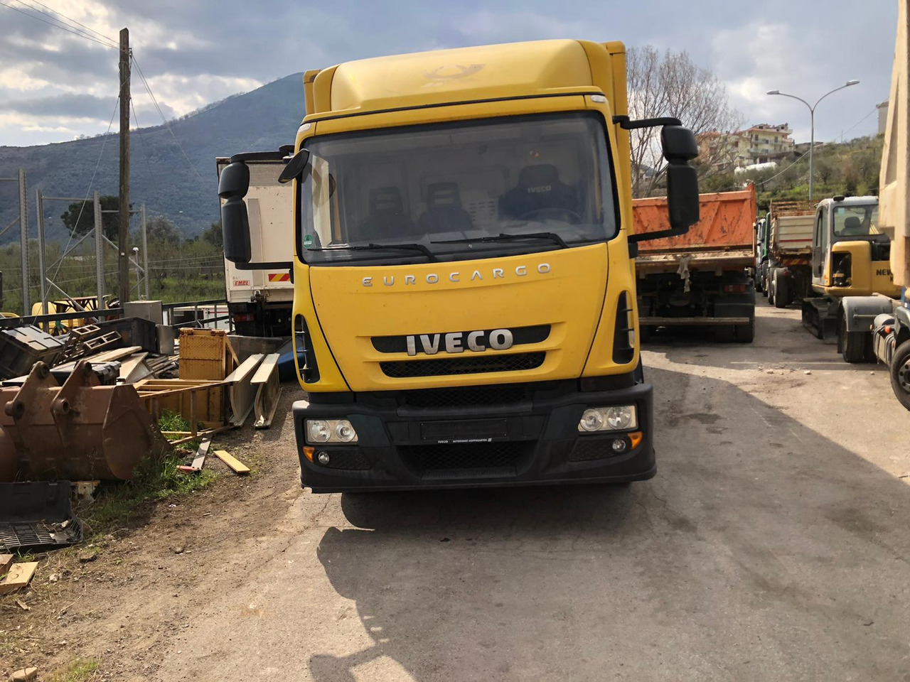 IVECO EUROCARGO 120E28P - Грузовик-шасси: фото 2 IVECO EUROCARGO 120E28P - Грузовик-шасси: фото 2