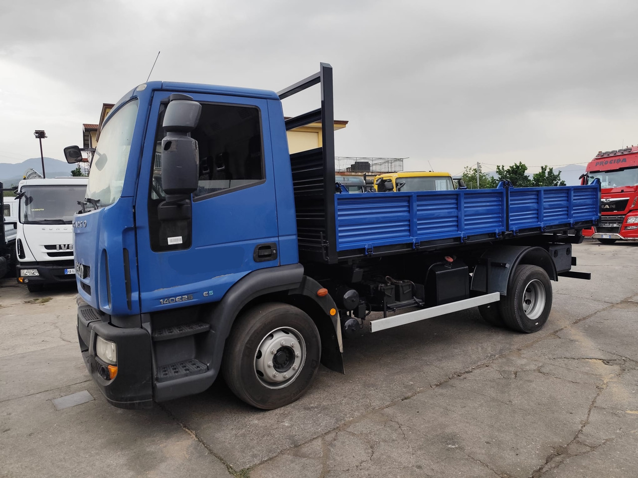 IVECO EUROCARGO 140E25 - Самосвал: фото 3 IVECO EUROCARGO 140E25 - Самосвал: фото 3
