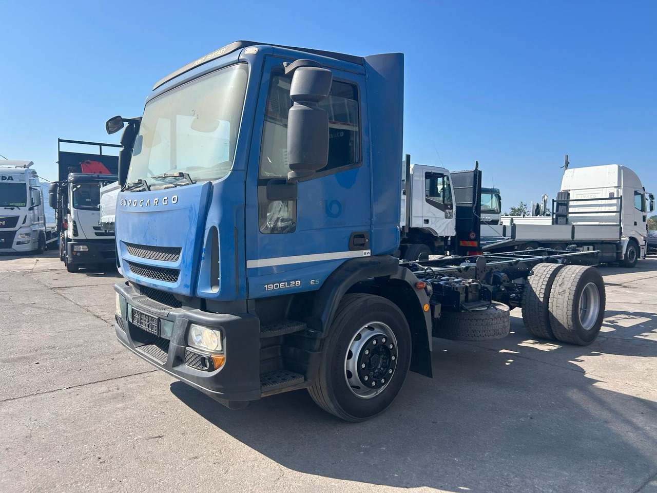 IVECO EUROCARGO 190EL28 - Грузовик-шасси: фото 2 IVECO EUROCARGO 190EL28 - Грузовик-шасси: фото 2