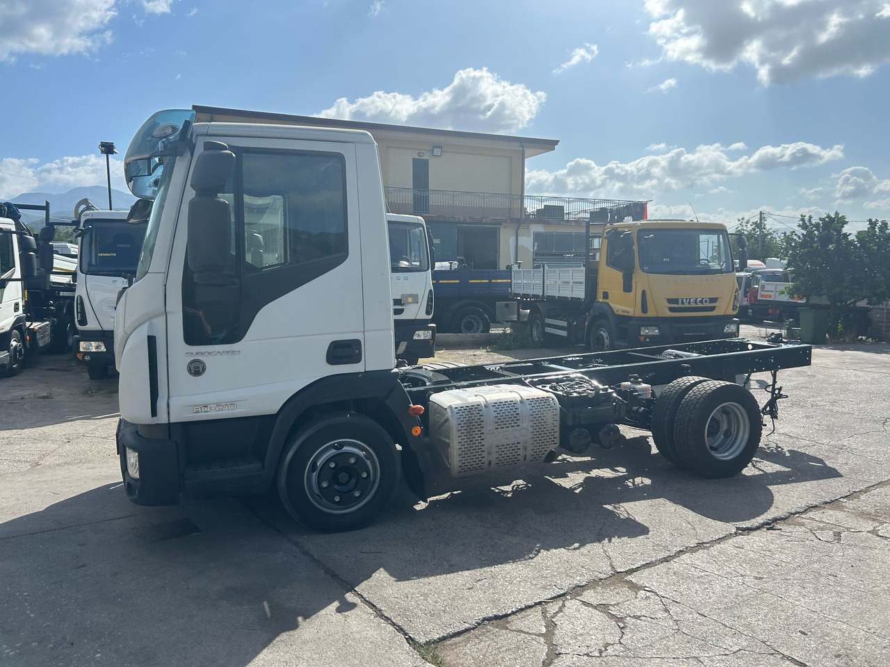 IVECO EUROCARGO 80-210 - Грузовик-шасси: фото 3 IVECO EUROCARGO 80-210 - Грузовик-шасси: фото 3