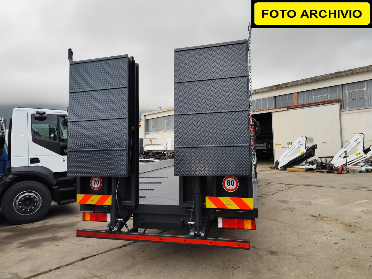 IVECO STRALIS 320S50 - Грузовик бортовой/ Платформа: фото 4 IVECO STRALIS 320S50 - Грузовик бортовой/ Платформа: фото 4