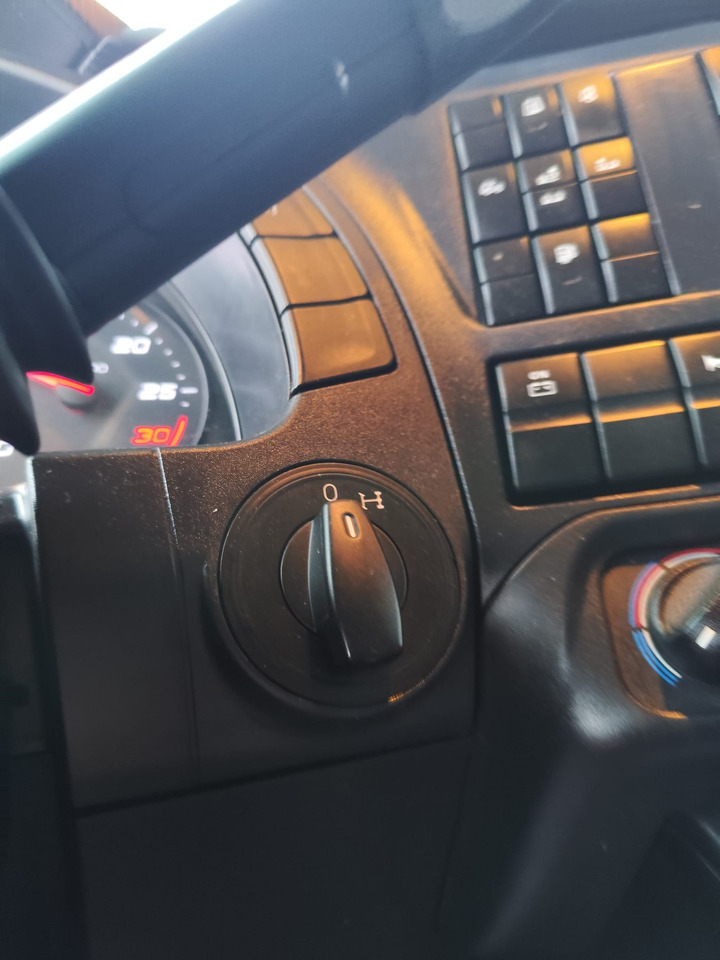 IVECO STRALIS AD 260S31 XP - Крюковой мультилифт: фото 4 IVECO STRALIS AD 260S31 XP - Крюковой мультилифт: фото 4