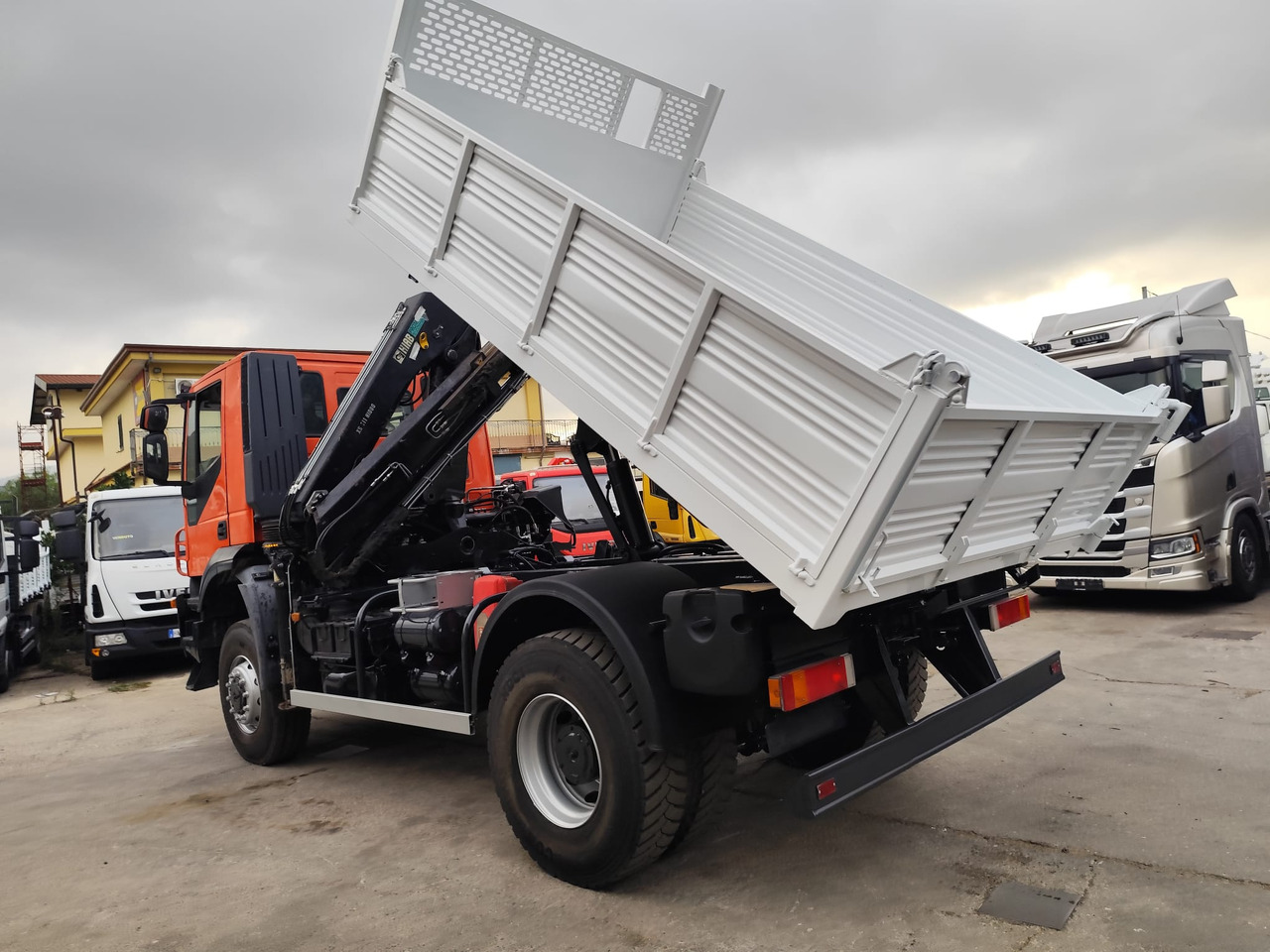 IVECO TRAKKER 190T36 - Автоманипулятор, Самосвал: фото 5 IVECO TRAKKER 190T36 - Автоманипулятор, Самосвал: фото 5