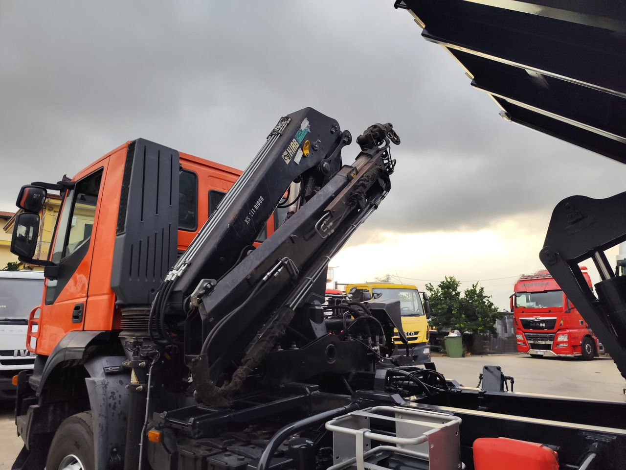 IVECO TRAKKER 190T36 - Автоманипулятор, Самосвал: фото 3 IVECO TRAKKER 190T36 - Автоманипулятор, Самосвал: фото 3