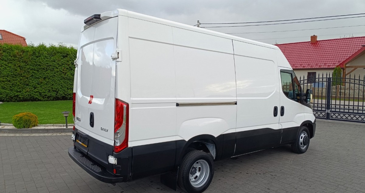 Iveco Daily 35C13 Blaszak L3H2 na bliźniakach VAT 23 - Цельнометаллический фургон: фото 4 Iveco Daily 35C13 Blaszak L3H2 na bliźniakach VAT 23 - Цельнометаллический фургон: фото 4