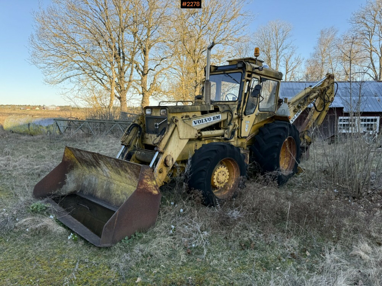Backhoe loader Volvo BM 646 with attachments Repair object - Экскаватор-погрузчик: фото 1 Backhoe loader Volvo BM 646 with attachments Repair object - Экскаватор-погрузчик: фото 1