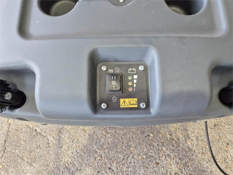 Nilfisk SW 750 - Подметально-уборочная машина: фото 4 Nilfisk SW 750 - Подметально-уборочная машина: фото 4