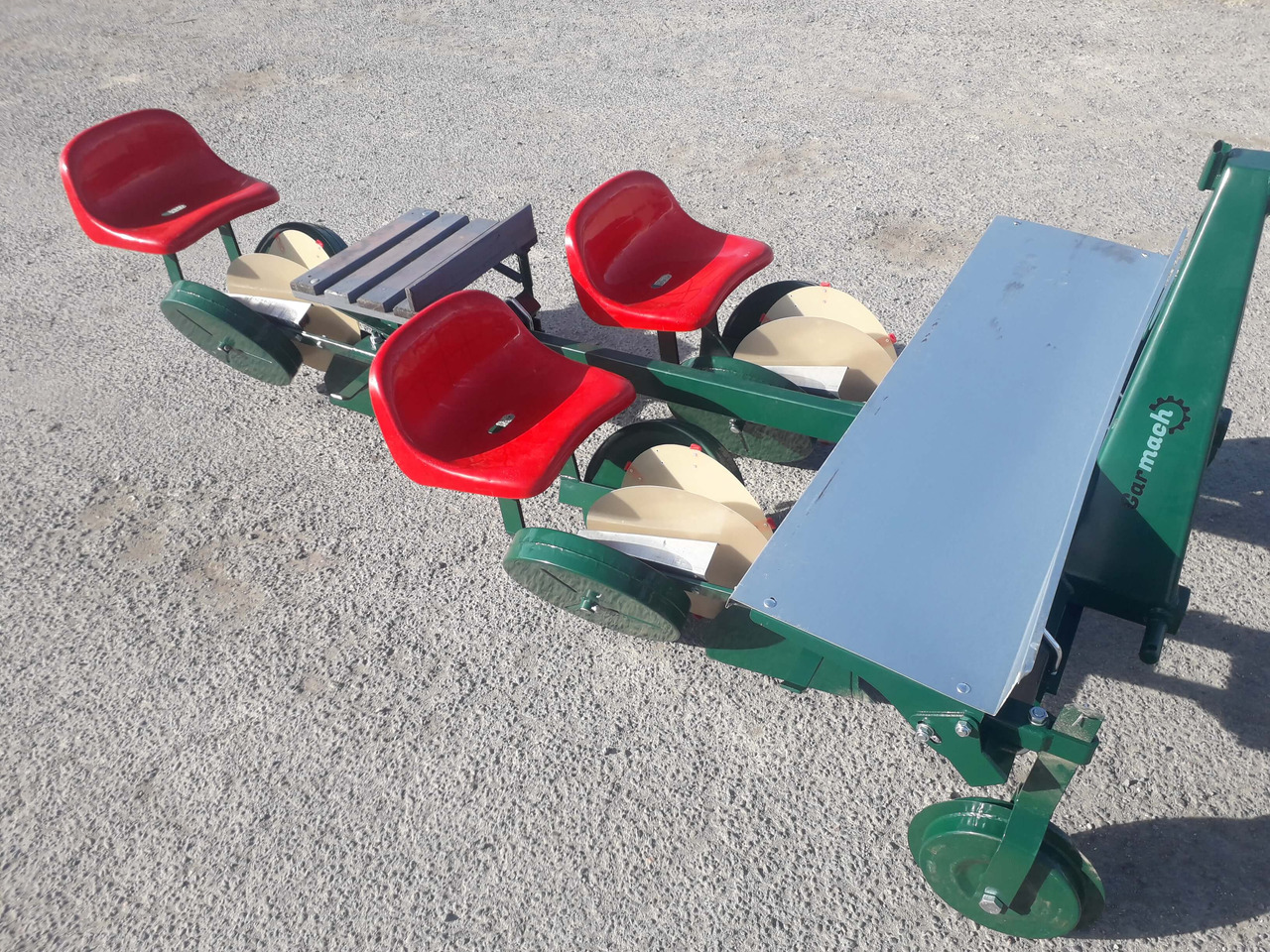 GARMACH Transplanteur à Mini-Mottes 3 rangs - Картофелесажалка: фото 1 GARMACH Transplanteur à Mini-Mottes 3 rangs - Картофелесажалка: фото 1