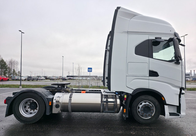 IvecoS-Way 460 4x2 LNG / LBG - Тягач: фото 5 IvecoS-Way 460 4x2 LNG / LBG - Тягач: фото 5