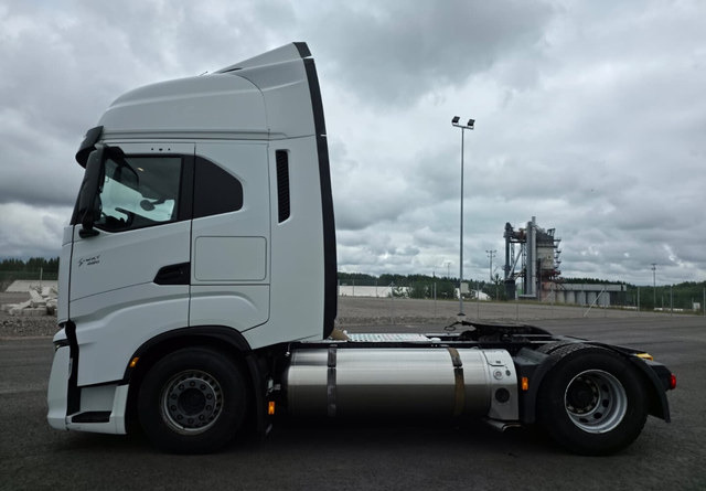 IvecoS-Way 460 4x2 LNG / LBG - Тягач: фото 2 IvecoS-Way 460 4x2 LNG / LBG - Тягач: фото 2