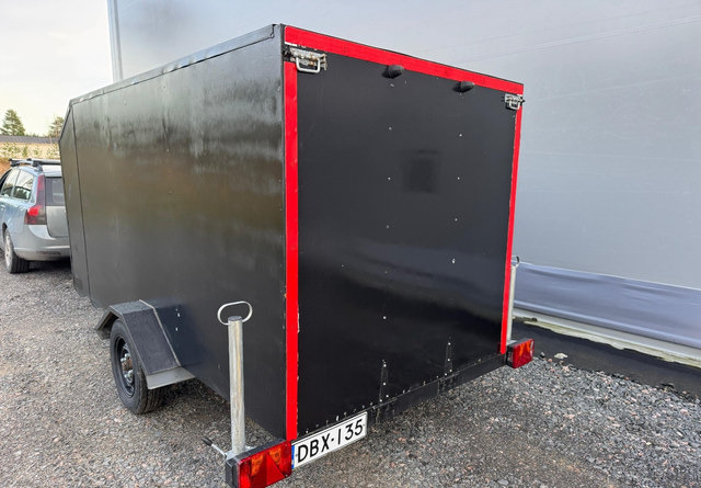 Umpiperäkärry - Прицеп для легкового автомобиля: фото 3 Umpiperäkärry - Прицеп для легкового автомобиля: фото 3