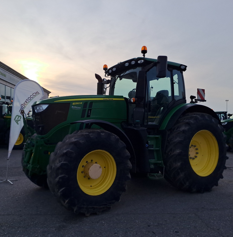 JOHN DEERE 6250R PREMIUM EDITION - Трактор: фото 1 JOHN DEERE 6250R PREMIUM EDITION - Трактор: фото 1