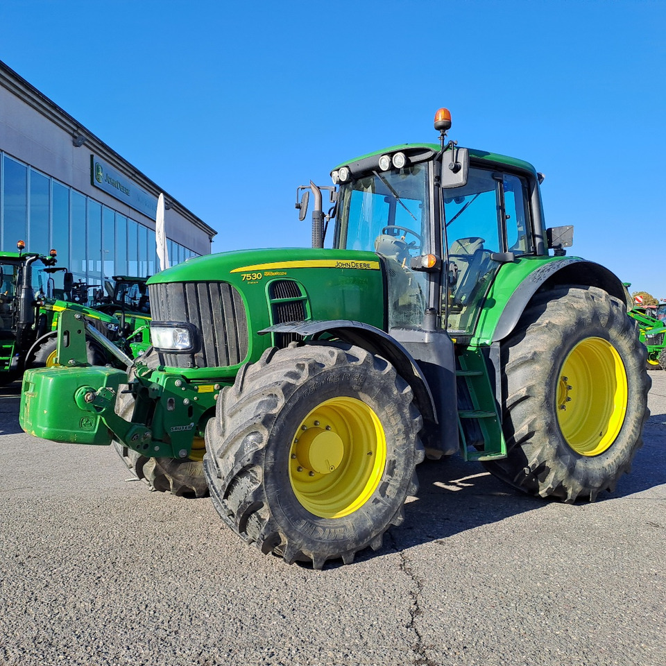 JOHN DEERE 7530 PREMIUM - Трактор: фото 1 JOHN DEERE 7530 PREMIUM - Трактор: фото 1