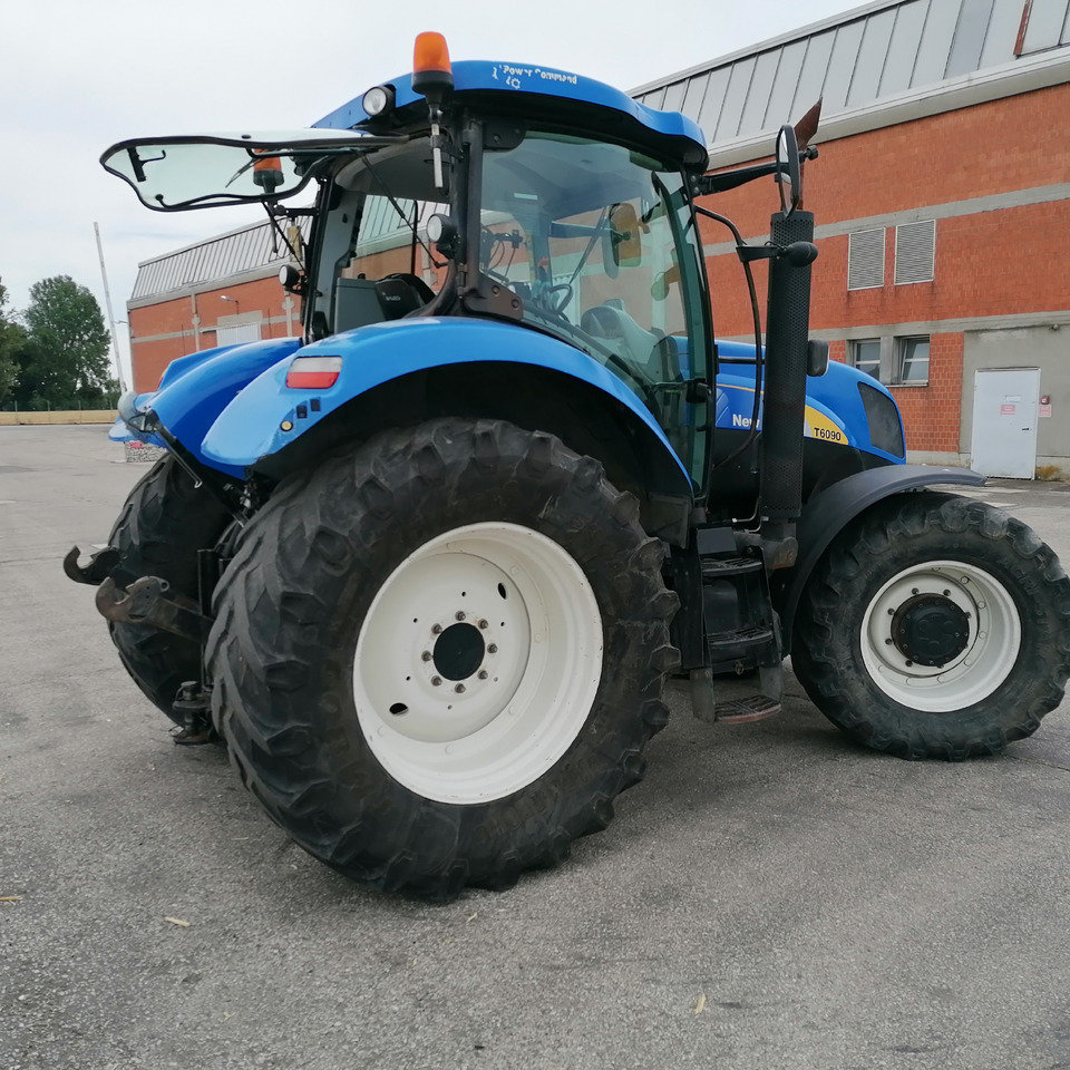 NEW HOLLAND 6090 - Трактор: фото 1 NEW HOLLAND 6090 - Трактор: фото 1