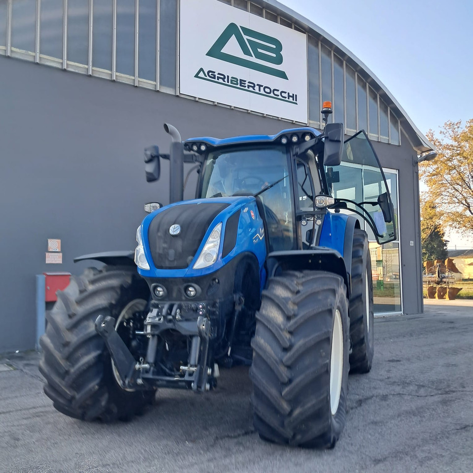 NEW HOLLAND T7 HD - Трактор: фото 2 NEW HOLLAND T7 HD - Трактор: фото 2