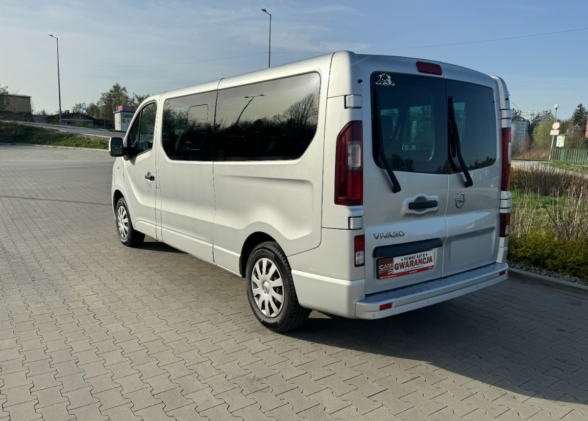 Opel Vivaro 2019 rok 9 osobowy nawiewy tylne Bezwypadkowy Niski przebieg FV23 - Микроавтобус, Пассажирский фургон: фото 5 Opel Vivaro 2019 rok 9 osobowy nawiewy tylne Bezwypadkowy Niski przebieg FV23 - Микроавтобус, Пассажирский фургон: фото 5