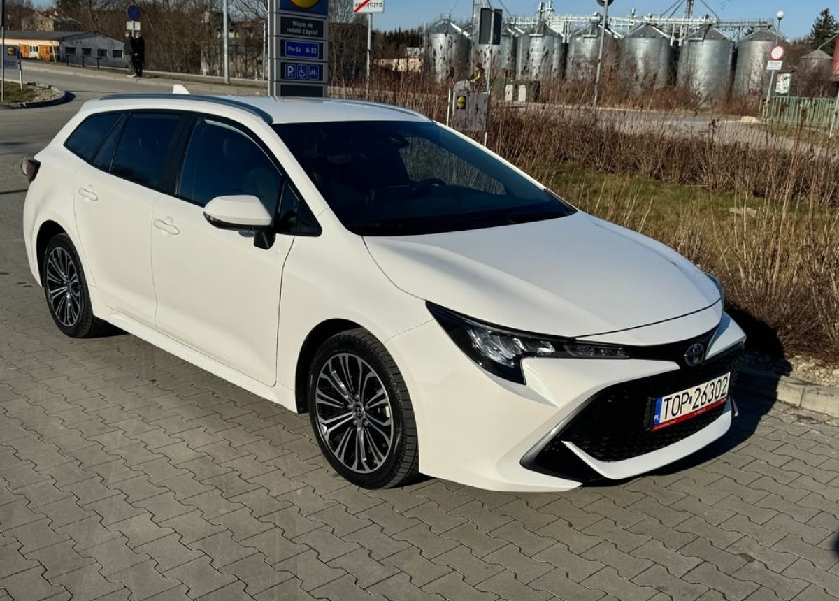 Toyota Corolla 1.8 Hybrid Active Niski przebieg LED FV23 W SUPER STANIE - Легковой автомобиль: фото 1 Toyota Corolla 1.8 Hybrid Active Niski przebieg LED FV23 W SUPER STANIE - Легковой автомобиль: фото 1