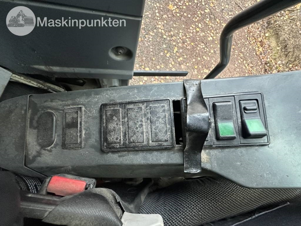 Колёсный экскаватор Komatsu PW 148-8: фото 24