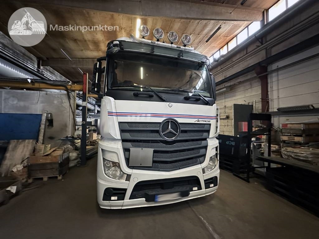 Mercedes-Benz Actros 2545 - Грузовик с закрытым кузовом: фото 2 Mercedes-Benz Actros 2545 - Грузовик с закрытым кузовом: фото 2