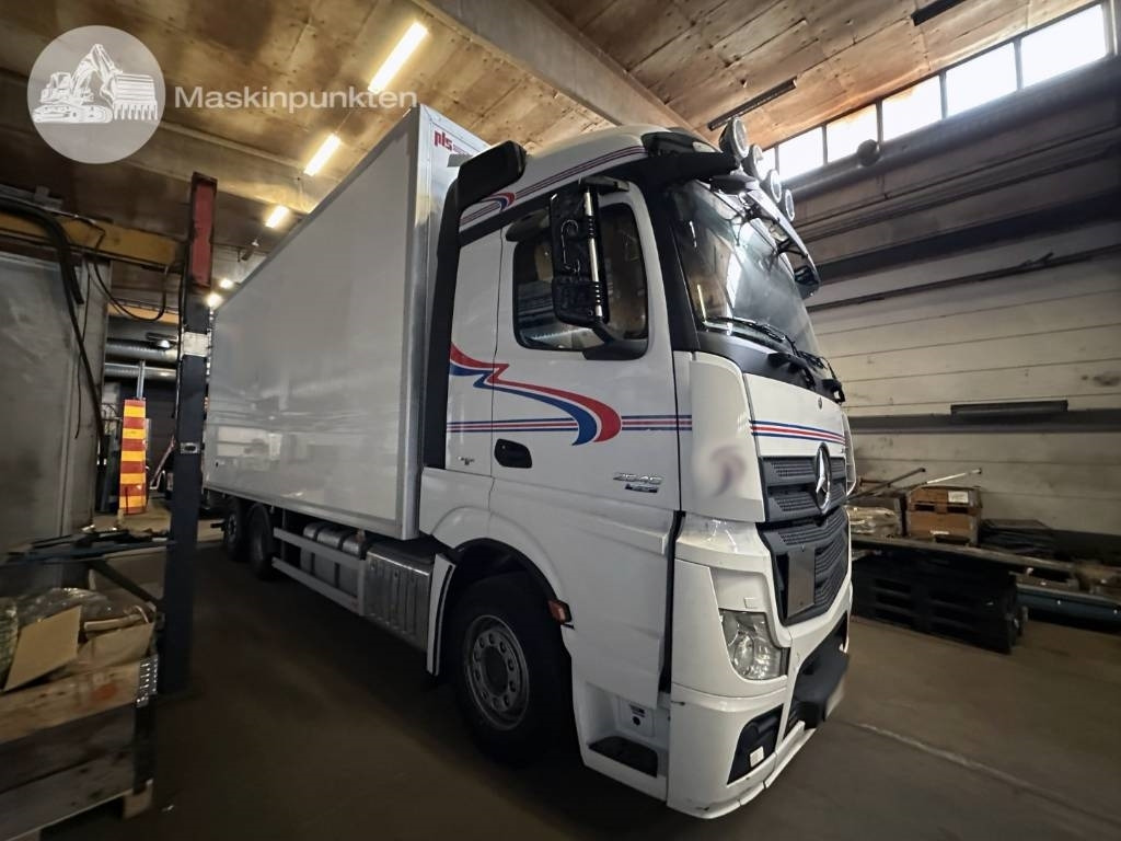 Mercedes-Benz Actros 2545 - Грузовик с закрытым кузовом: фото 3 Mercedes-Benz Actros 2545 - Грузовик с закрытым кузовом: фото 3