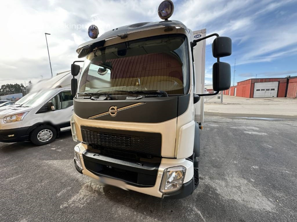 Volvo FL 210 - Грузовик с закрытым кузовом: фото 3 Volvo FL 210 - Грузовик с закрытым кузовом: фото 3