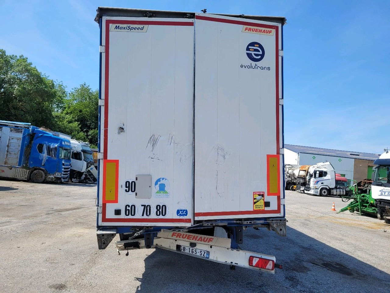 FRUEHAUF FKSRT4 SAVOYARDE 3 ESSIEUX - Тентованный полуприцеп: фото 5 FRUEHAUF FKSRT4 SAVOYARDE 3 ESSIEUX - Тентованный полуприцеп: фото 5