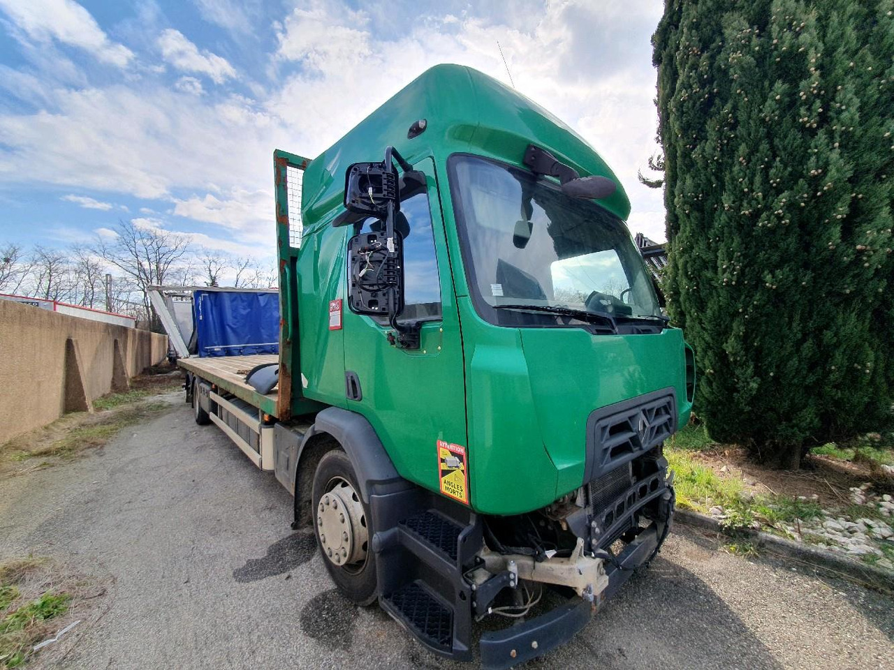 RENAULT D WIDE PLATEAU - Грузовик бортовой/ Платформа: фото 1 RENAULT D WIDE PLATEAU - Грузовик бортовой/ Платформа: фото 1