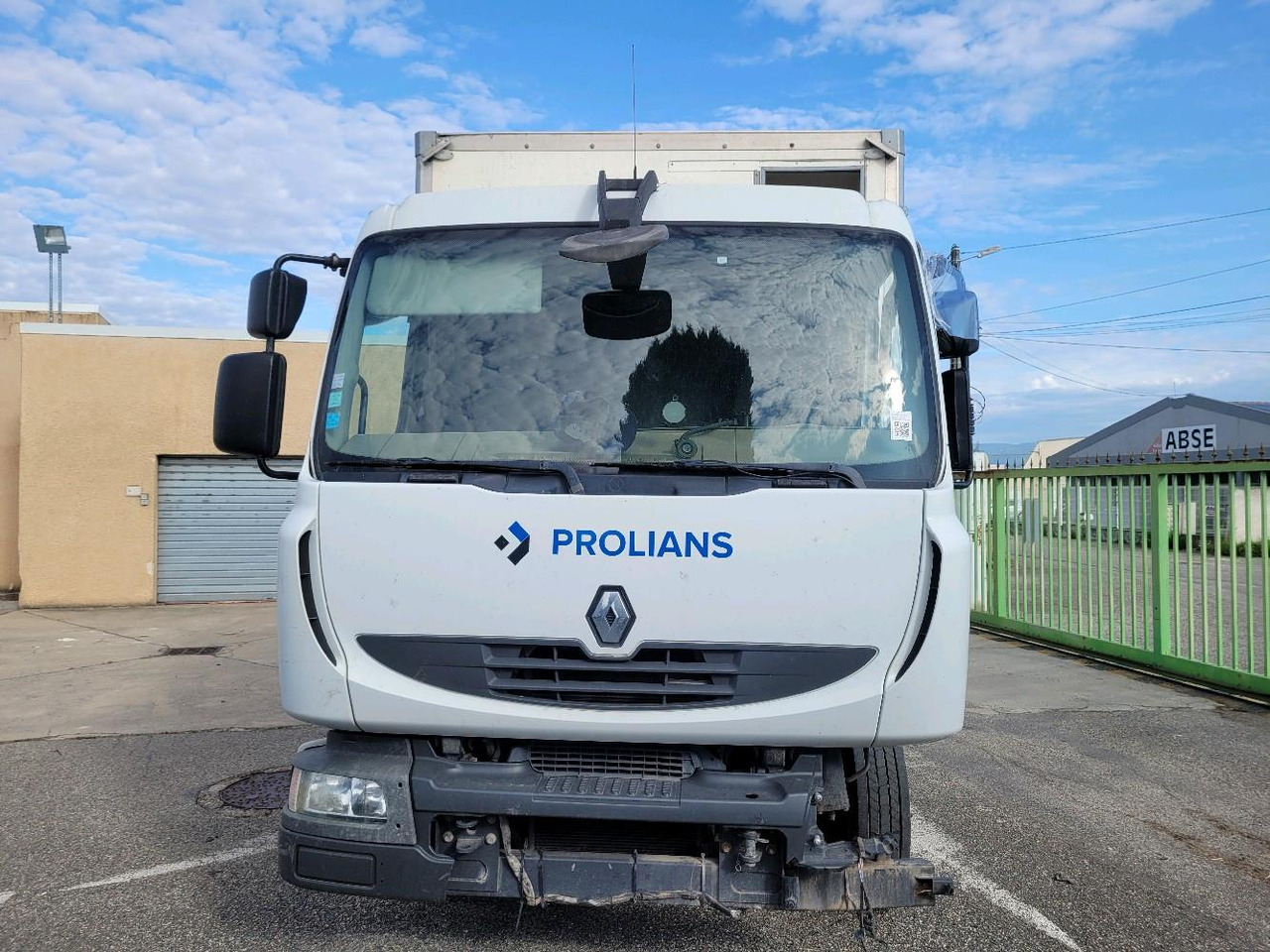 RENAULT MIDLUM 180 DXL - Грузовик с закрытым кузовом: фото 2 RENAULT MIDLUM 180 DXL - Грузовик с закрытым кузовом: фото 2