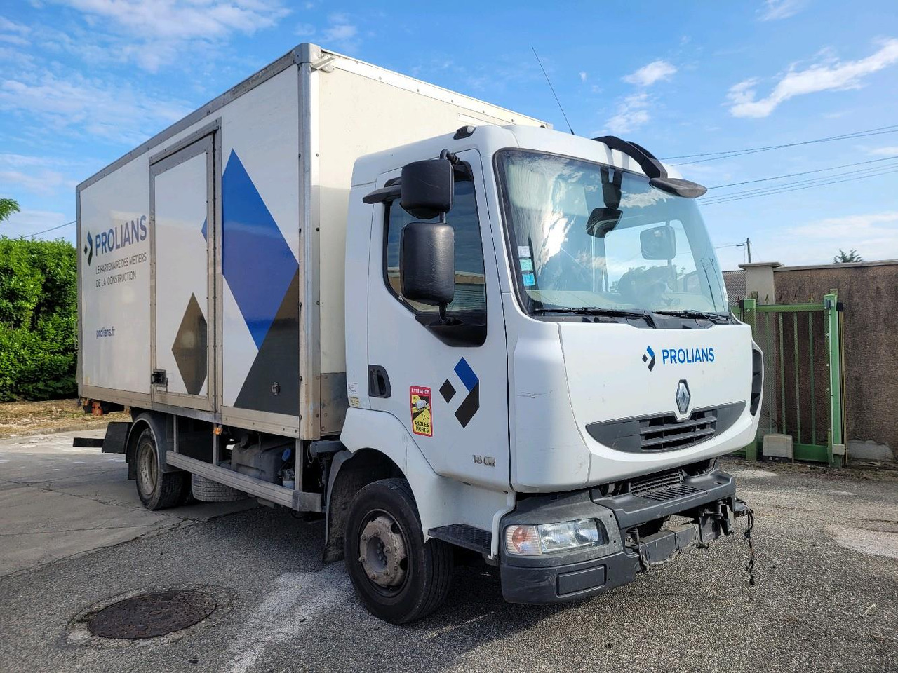 RENAULT MIDLUM 180 DXL - Грузовик с закрытым кузовом: фото 1 RENAULT MIDLUM 180 DXL - Грузовик с закрытым кузовом: фото 1