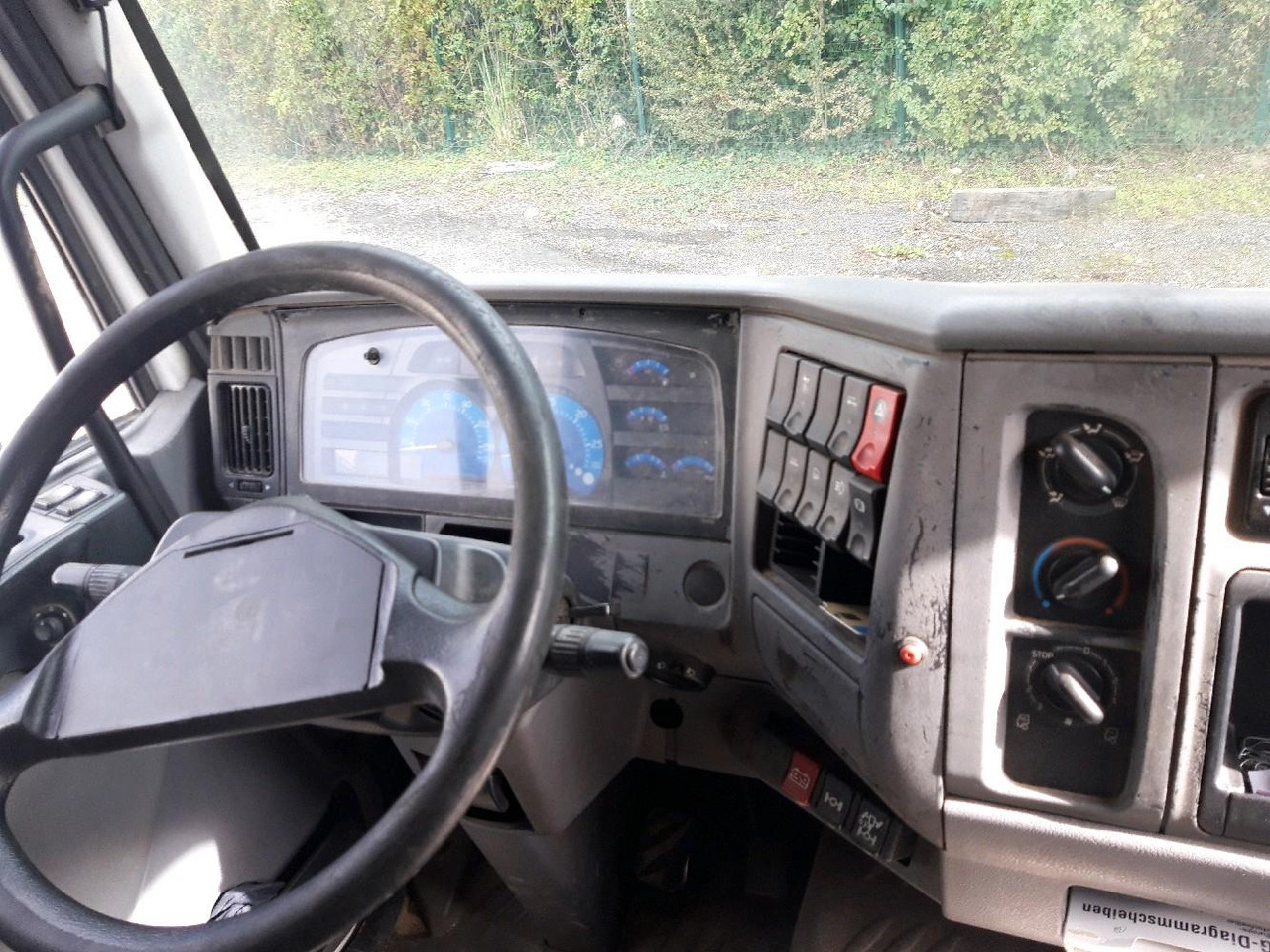 RENAULT MIDLUM CITERNE 7500 в лизинг RENAULT MIDLUM CITERNE 7500: фото 11