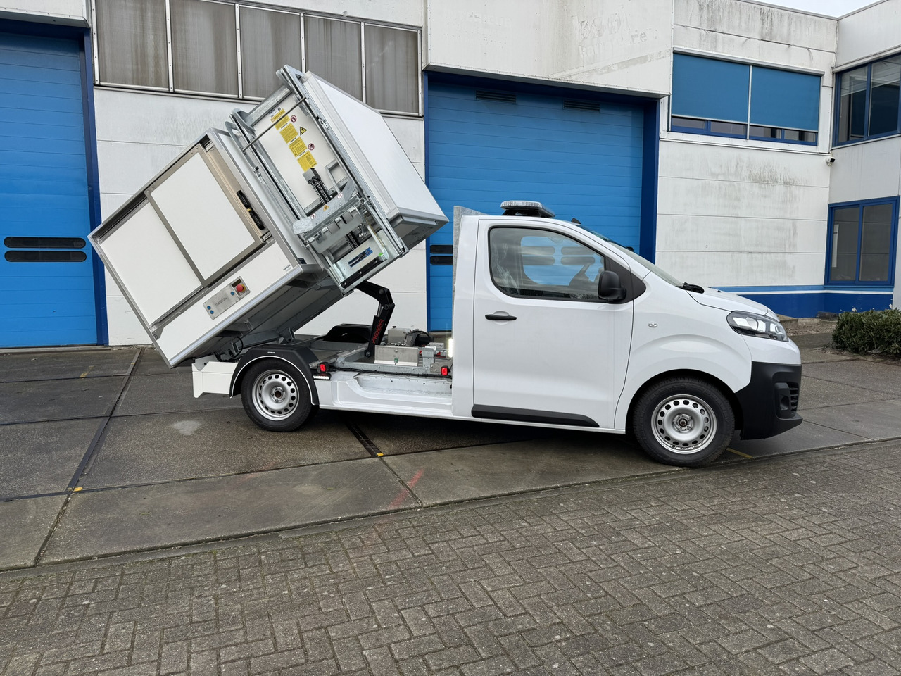 Citroen E-Jumpy veegvuil zijbelader seitenlader mullfahrzeug - Малотоннажный самосвал, Электрический фургон: фото 1 Citroen E-Jumpy veegvuil zijbelader seitenlader mullfahrzeug - Малотоннажный самосвал, Электрический фургон: фото 1