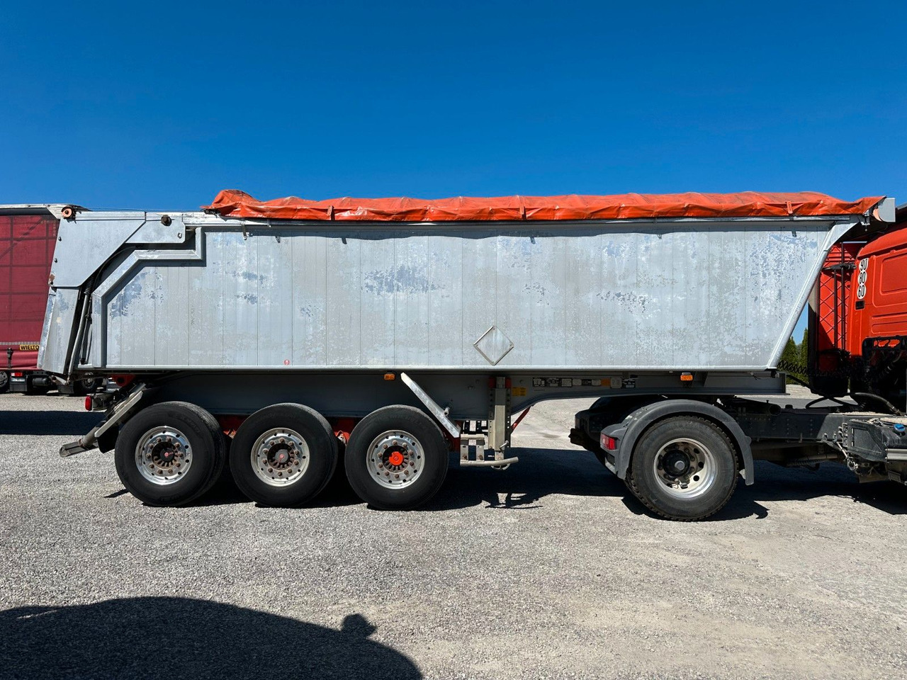 Benalu 25 m3 AXLE SAF HYDRAULIC BOARD - Самосвальный полуприцеп: фото 4 Benalu 25 m3 AXLE SAF HYDRAULIC BOARD - Самосвальный полуприцеп: фото 4
