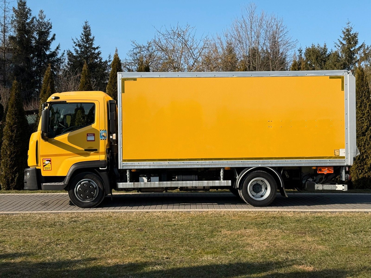 Renault D 7.5 AUTOMATIC BOX - Грузовик с закрытым кузовом: фото 4 Renault D 7.5 AUTOMATIC BOX - Грузовик с закрытым кузовом: фото 4