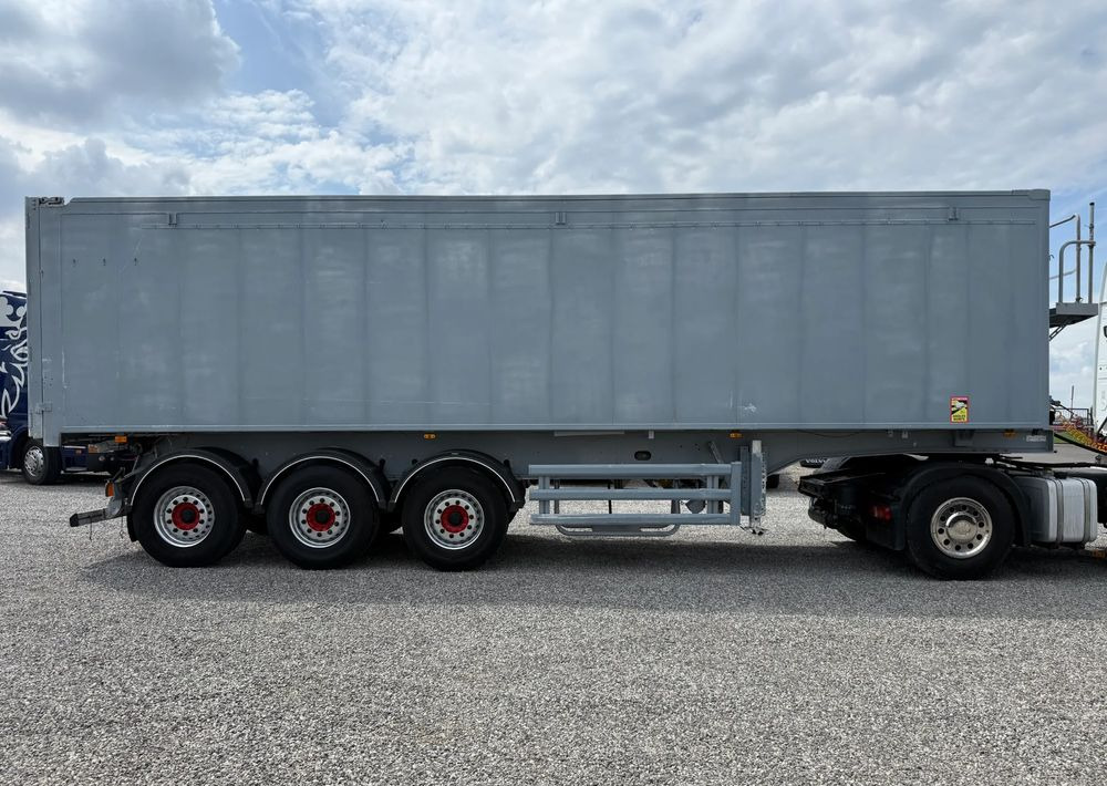 Stas 51 m3 OSIE MERCEDES PODNOSZONA OŚ - Самосвальный полуприцеп: фото 4 Stas 51 m3 OSIE MERCEDES PODNOSZONA OŚ - Самосвальный полуприцеп: фото 4