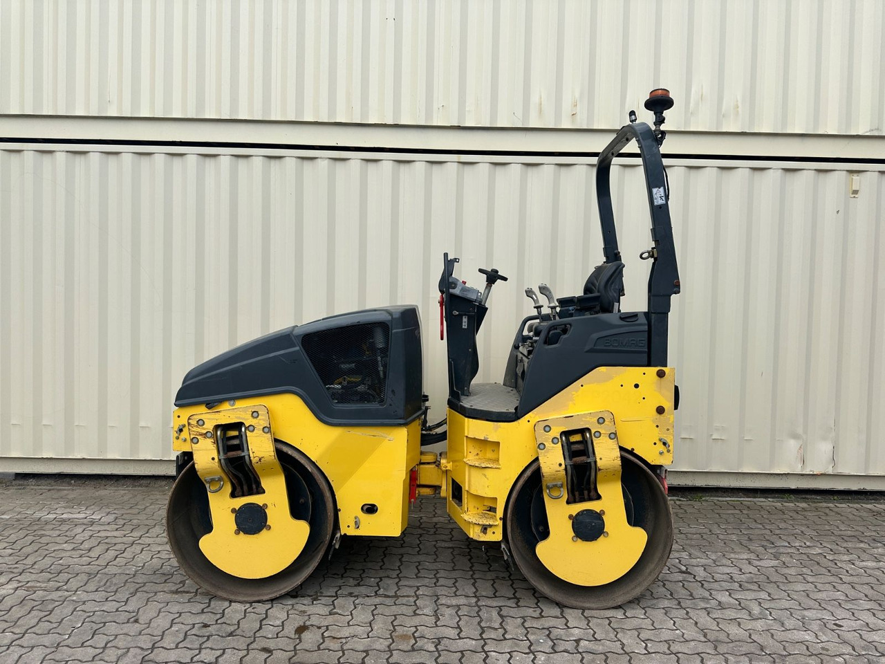 BOMAG BW135AD-5 / 2016 BJ / 1.203 H / 3.9 Tonnen - Дорожный каток: фото 2 BOMAG BW135AD-5 / 2016 BJ / 1.203 H / 3.9 Tonnen - Дорожный каток: фото 2