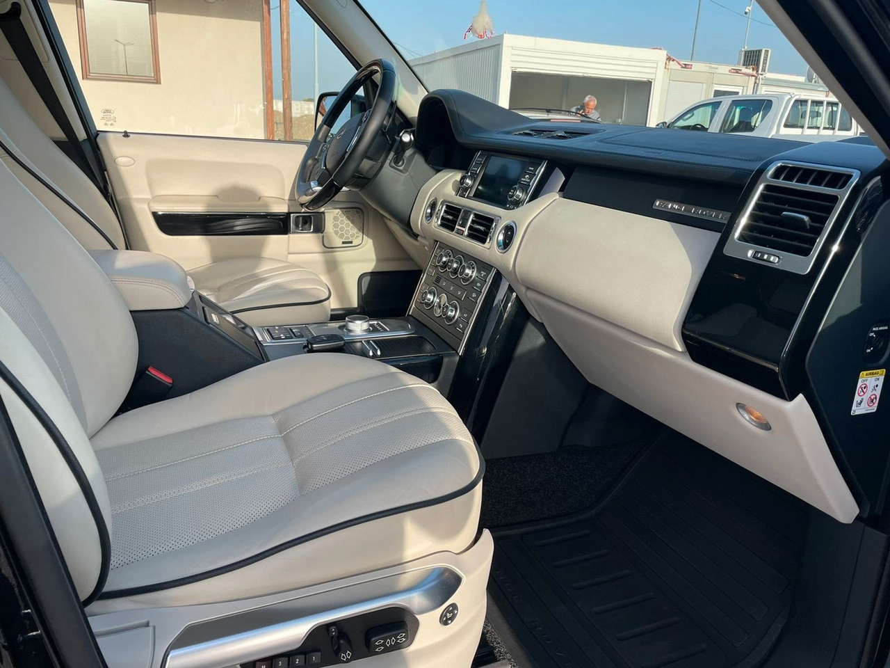 Внедорожник Land Rover Range Rover Vogue 4.4 TDV8: фото 11