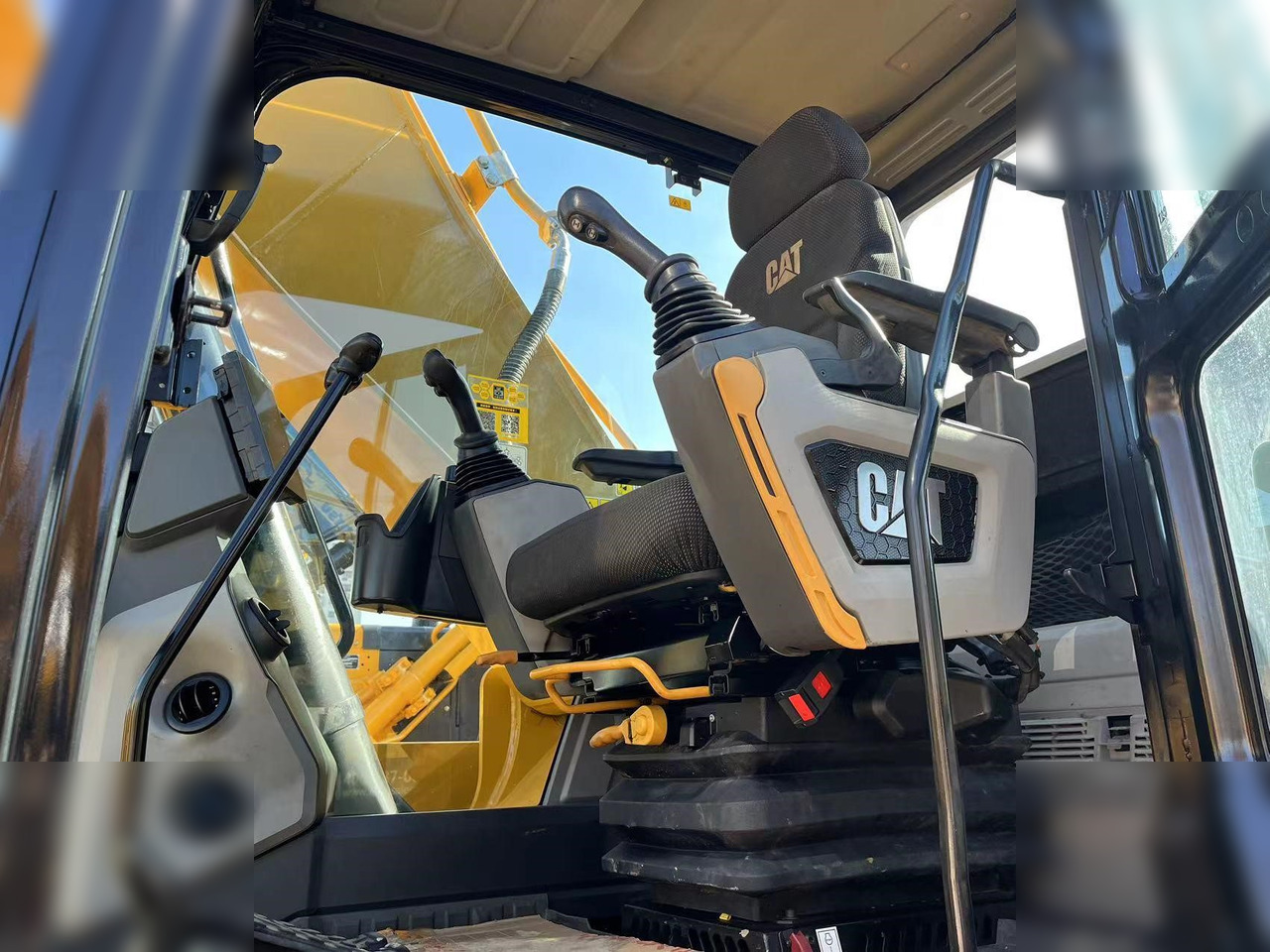 CATERPILLAR 320 - Гусеничный экскаватор: фото 4 CATERPILLAR 320 - Гусеничный экскаватор: фото 4