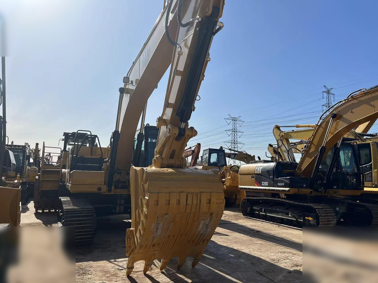 CATERPILLAR 320 - Гусеничный экскаватор: фото 3 CATERPILLAR 320 - Гусеничный экскаватор: фото 3