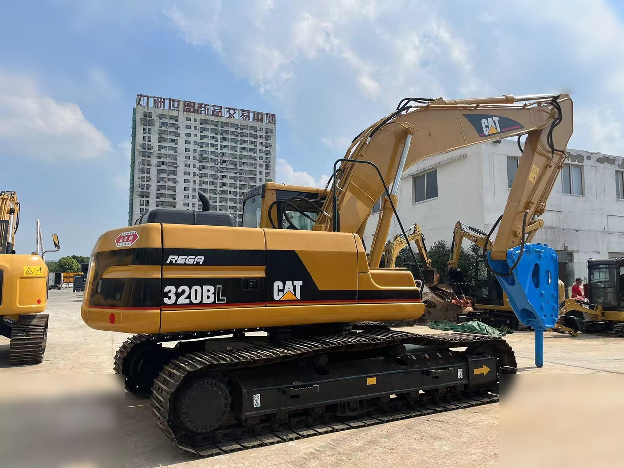 CATERPILLAR 320BL - Гусеничный экскаватор: фото 2 CATERPILLAR 320BL - Гусеничный экскаватор: фото 2