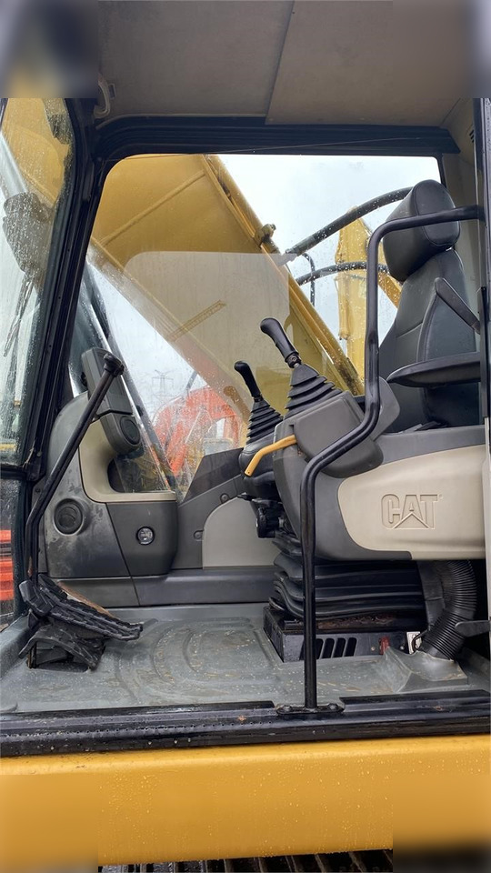 CATERPILLAR 320D - Гусеничный экскаватор: фото 4 CATERPILLAR 320D - Гусеничный экскаватор: фото 4