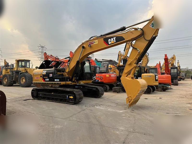 CATERPILLAR 323D - Гусеничный экскаватор: фото 3 CATERPILLAR 323D - Гусеничный экскаватор: фото 3