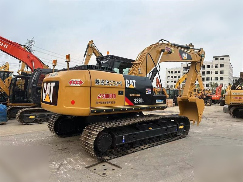 CATERPILLAR 323D - Гусеничный экскаватор: фото 1 CATERPILLAR 323D - Гусеничный экскаватор: фото 1